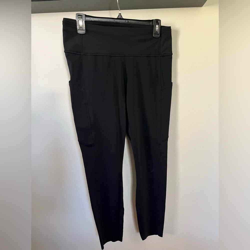 Lululemon black athletic leggings with pockets